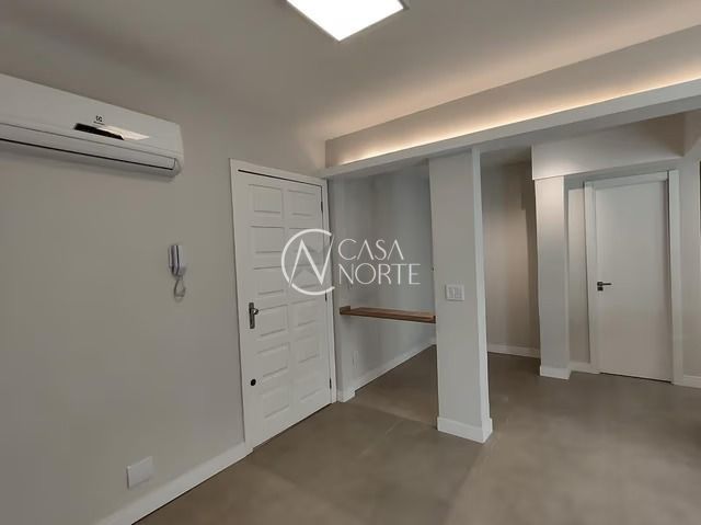 Apartamento à venda com 2 quartos, 99m², 1 suíte, 1 vaga, Rua Carazinho no bairro Petrópolis em Porto Alegre