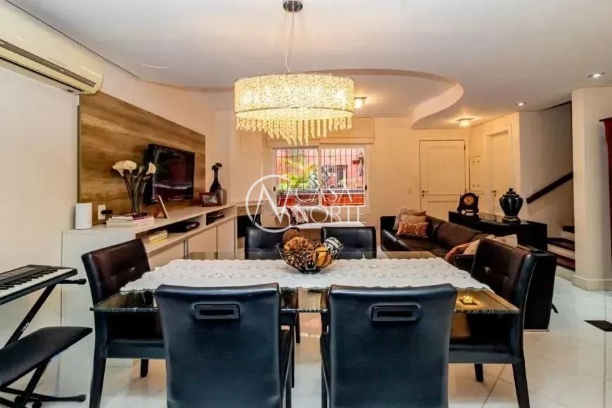 Casa de Condomínio à venda com 3 quartos, 214m², 1 suíte, 1 vaga, Rua Tremembé no bairro Vila Jardim em Porto Alegre