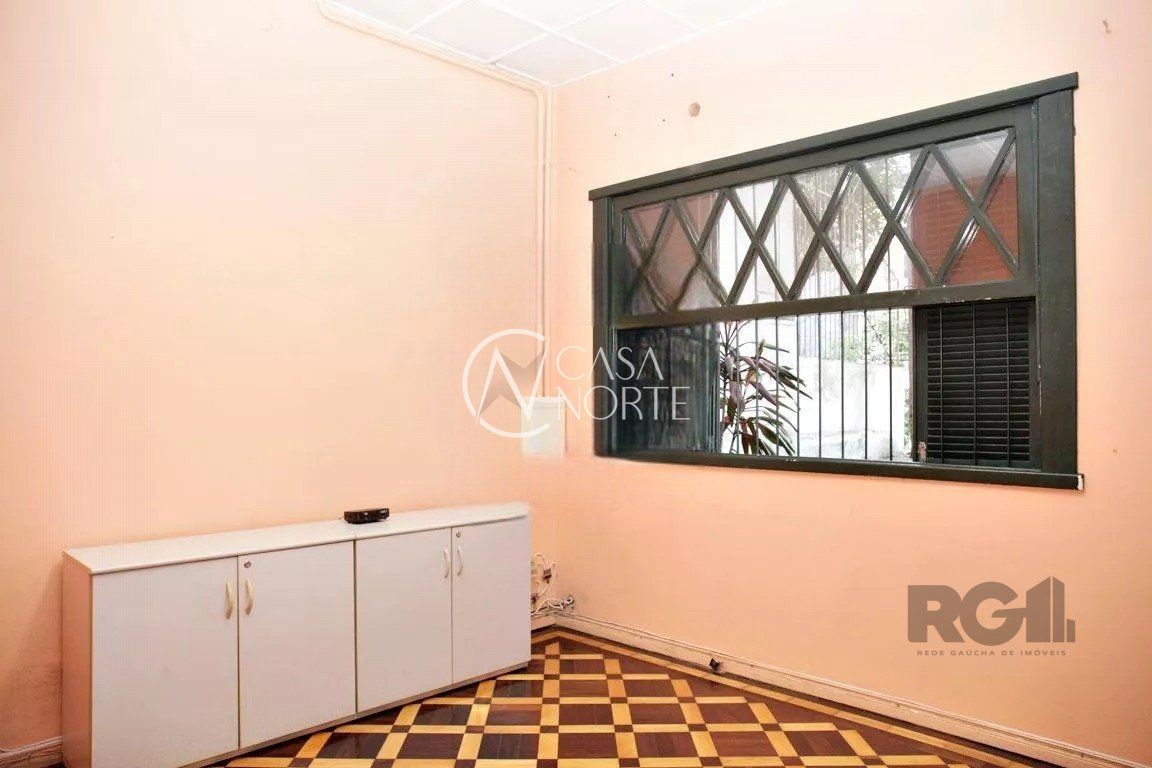 Casa à venda com 4 quartos, 243m², 1 suíte, 3 vagas, Rua Amélia Teles no bairro Petrópolis em Porto Alegre