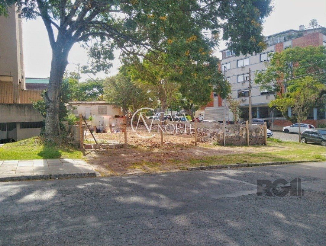 Terreno à venda , 511m², Avenida Teixeira Mendes no bairro Chácara das Pedras em Porto Alegre