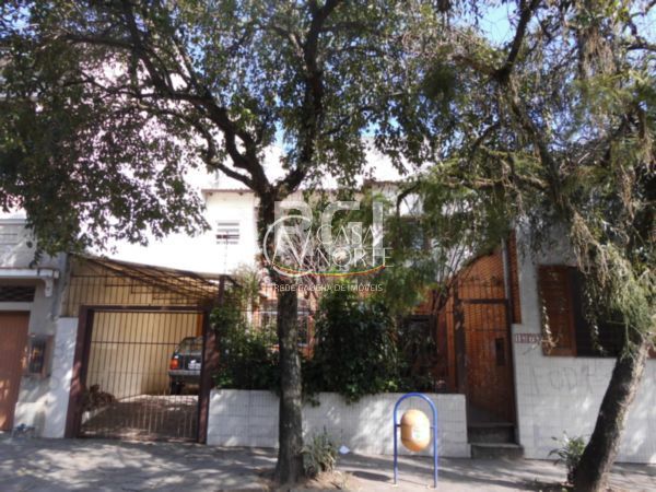 Casa à venda com 3 quartos, 210m², 1 suíte, Rua General Lima e Silva no bairro Centro Histórico em Porto Alegre