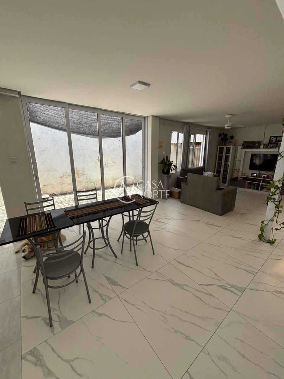 Casa à venda com 3 quartos, 177m², 1 suíte, 1 vaga, Rua Nunes Machado no bairro Azenha em Porto Alegre