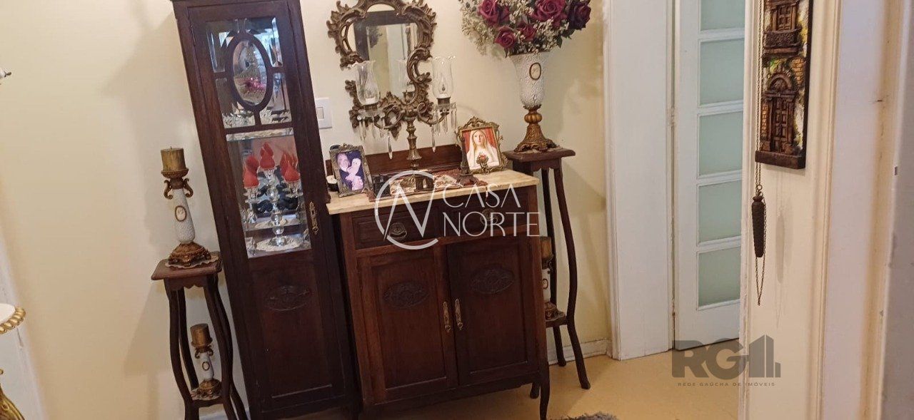 Apartamento à venda com 3 quartos, 121m², 2 vagas, Avenida Carlos Gomes no bairro Petrópolis em Porto Alegre