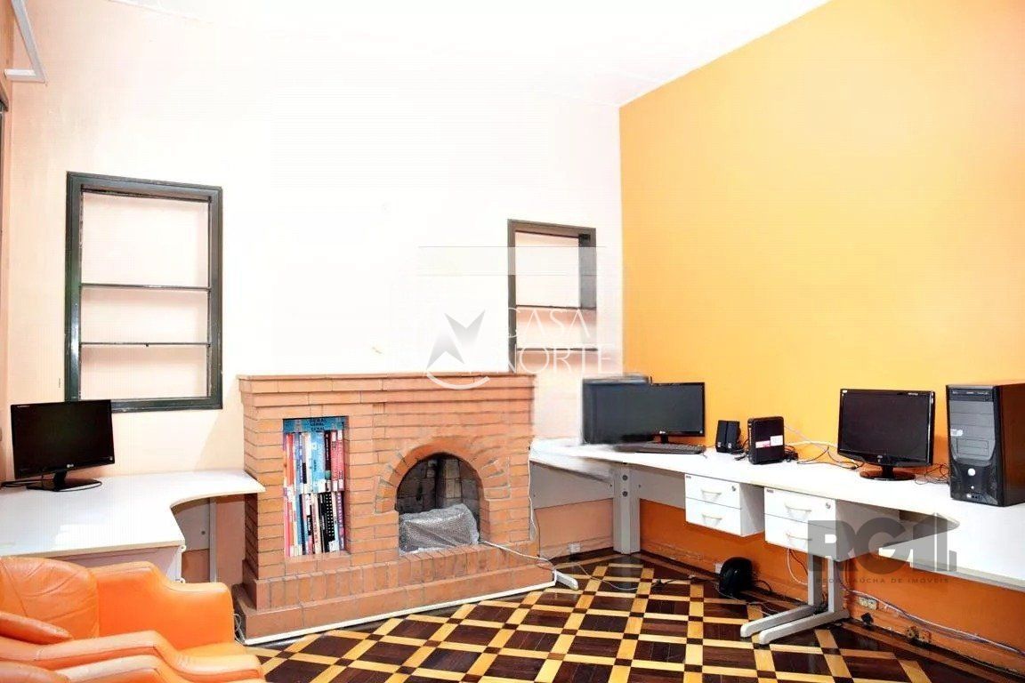 Casa à venda com 4 quartos, 243m², 1 suíte, 3 vagas, Rua Amélia Teles no bairro Petrópolis em Porto Alegre