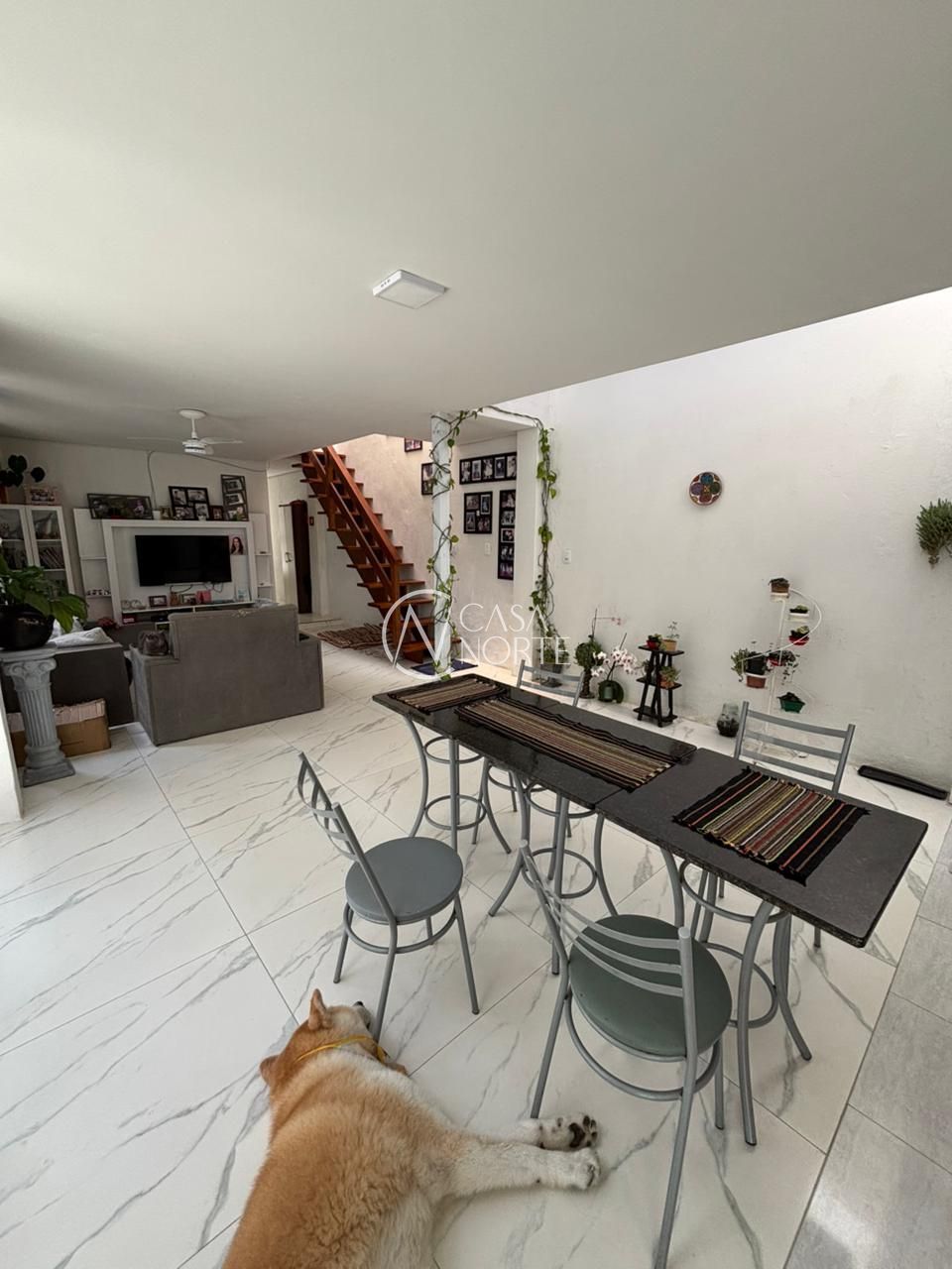 Casa à venda com 3 quartos, 177m², 1 suíte, 1 vaga, Rua Nunes Machado no bairro Azenha em Porto Alegre