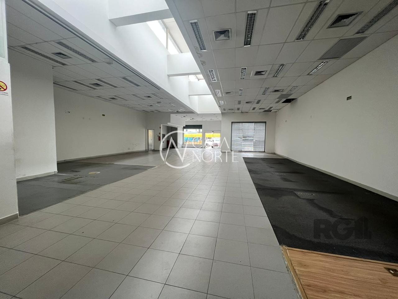 Loja à venda , 450m², 1 vaga, Avenida Protásio Alves no bairro Petrópolis em Porto Alegre