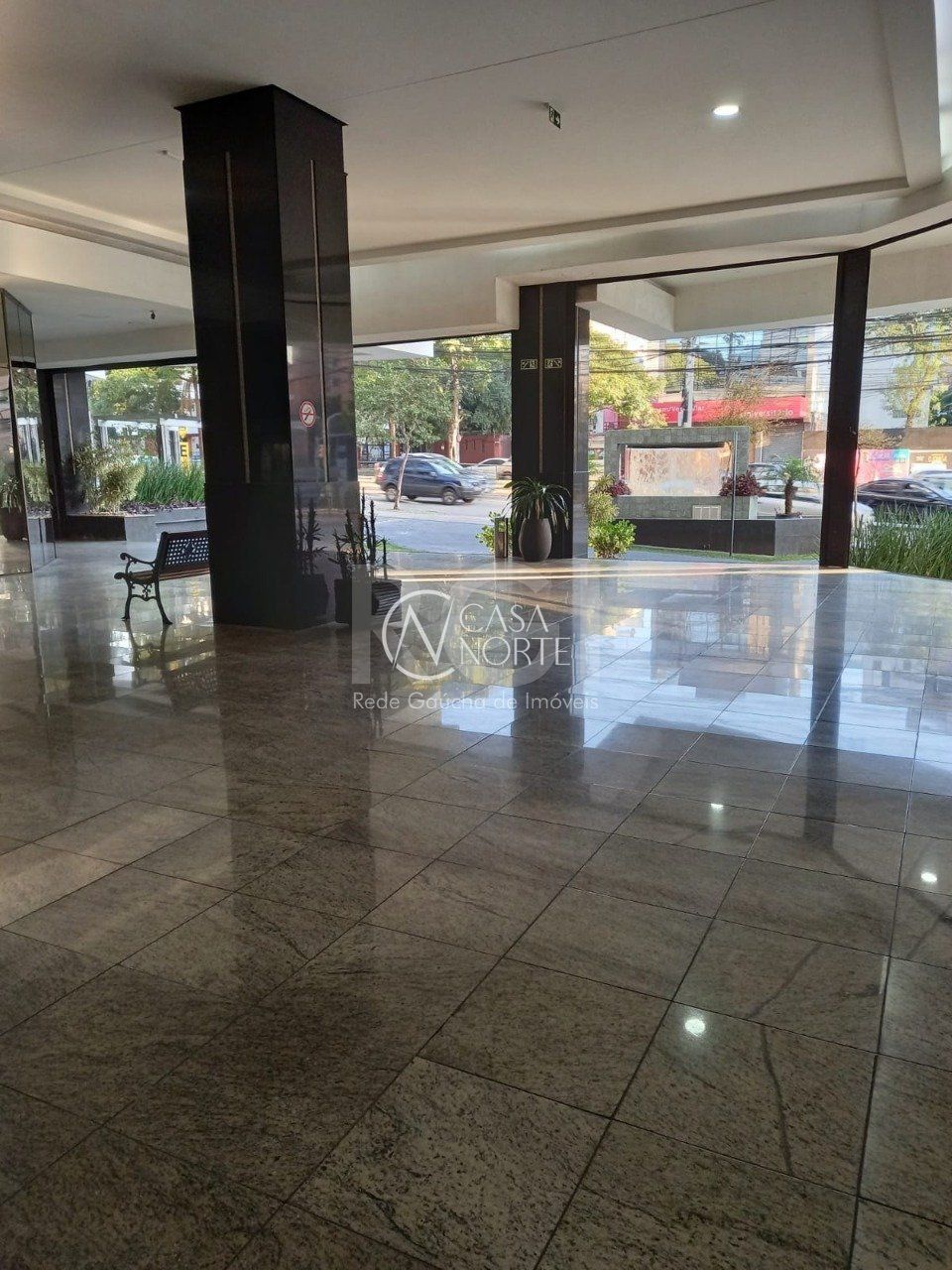 Loja à venda , 182m², Avenida Carlos Gomes no bairro Auxiliadora em Porto Alegre