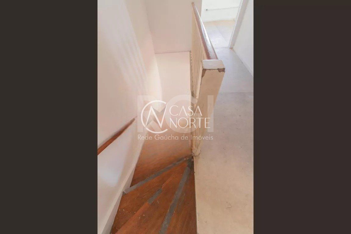 Casa à venda com 3 quartos, 275m², 4 vagas, Rua Doutor Sebastião Leao no bairro Azenha em Porto Alegre