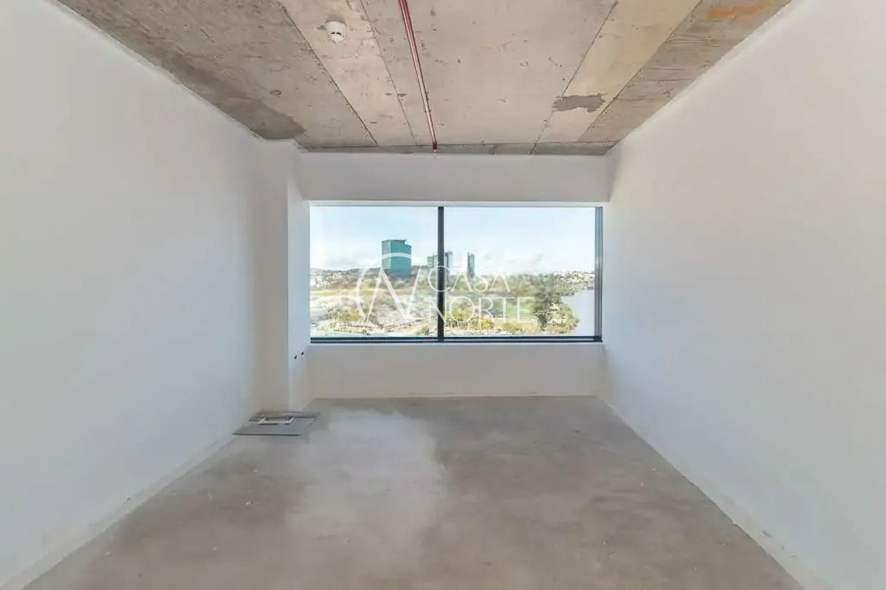 Sala Comercial à venda com 1 quarto, 33m², 1 vaga, Padre Cacique no bairro Praia de Belas em Porto Alegre