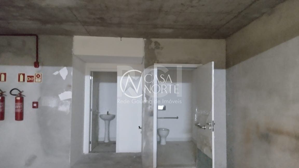 Loja à venda , 260m², 5 vagas, Avenida Ipiranga no bairro Partenon em Porto Alegre