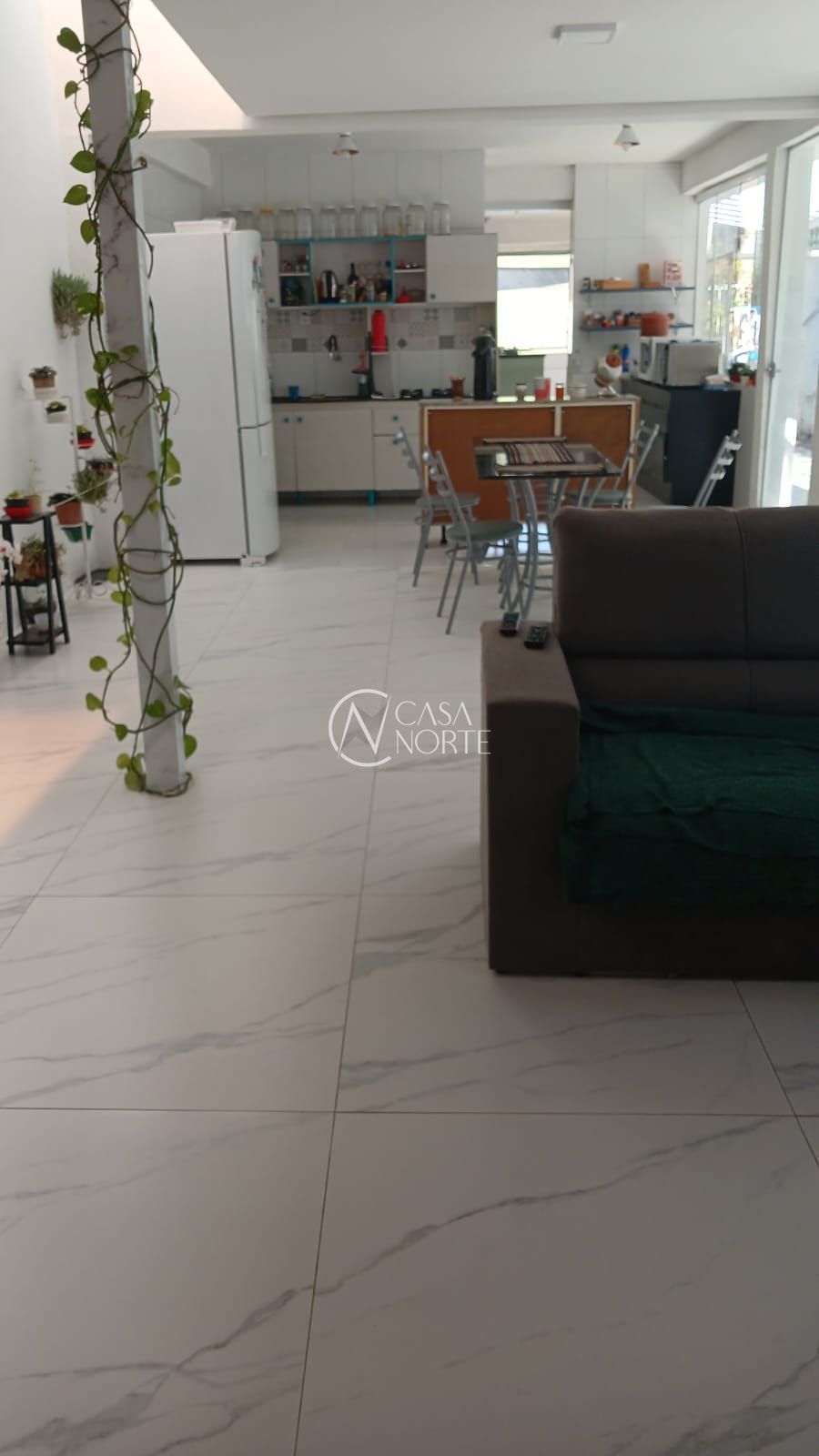 Casa à venda com 3 quartos, 177m², 1 suíte, 1 vaga, Rua Nunes Machado no bairro Azenha em Porto Alegre