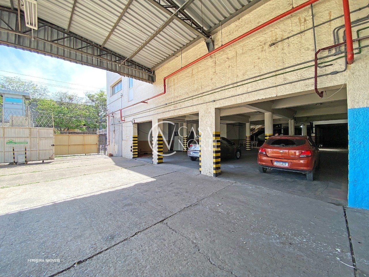 Prédio Comercial à venda , 2297m², 20 vagas, Rua Gaspar Martins no bairro Floresta em Porto Alegre