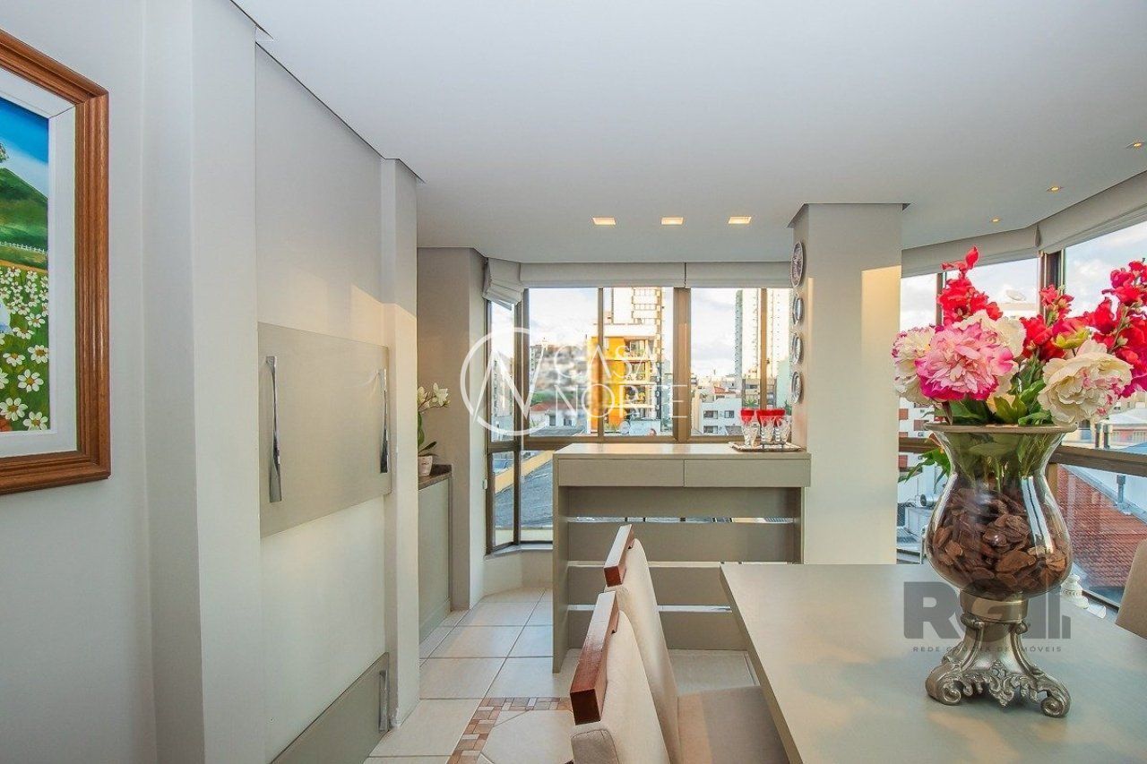 Apartamento à venda com 2 quartos, 100m², 1 suíte, 1 vaga, Avenida Lageado no bairro Petrópolis em Porto Alegre