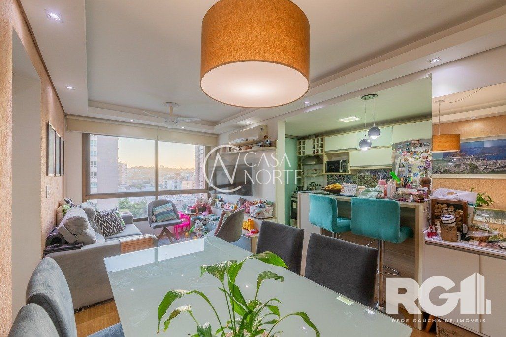 Apartamento à venda com 2 quartos, 65m², 1 suíte, 1 vaga, Avenida Andaraí no bairro Passo da Areia em Porto Alegre