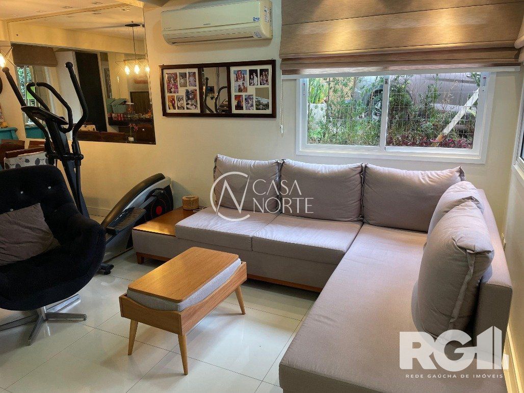 Casa de Condomínio à venda com 3 quartos, 110m², 1 suíte, 2 vagas, Rua Adão Gregory no bairro Petrópolis em Porto Alegre