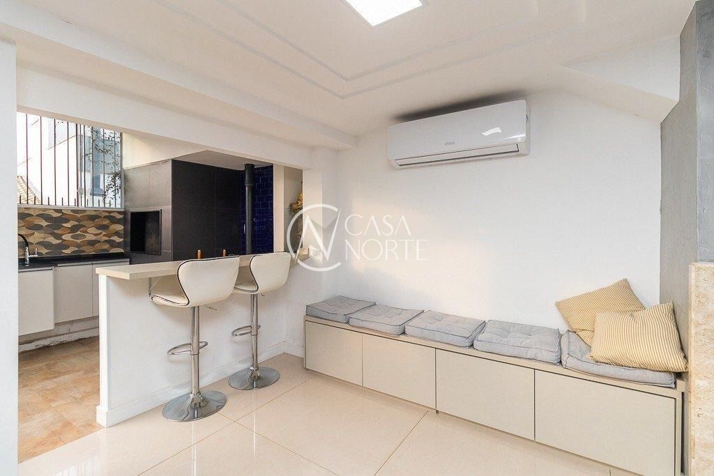 Casa de Condomínio à venda com 4 quartos, 180m², 2 suítes, 2 vagas, Rua Manoel Lopes Meirelles no bairro Jardim Sabará em Porto Alegre