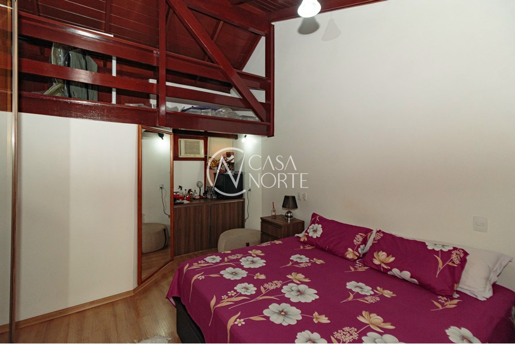Casa à venda com 3 quartos, 330m², 1 suíte, 3 vagas, Walir Zottis no bairro Jardim Itu em Porto Alegre