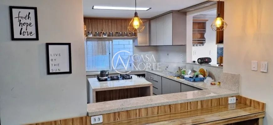 Casa à venda com 3 quartos, 199m², 1 suíte, 3 vagas, Alameda Três de Outubro no bairro Ecoville em Porto Alegre