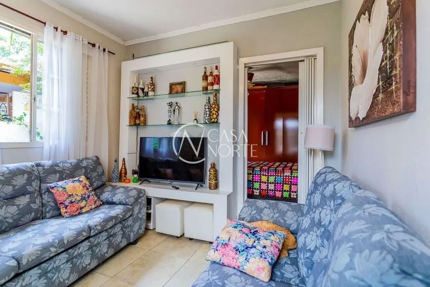 Casa à venda com 3 quartos, 90m², 2 vagas, Rua Augusto Attílio Giordani no bairro São Sebastião em Porto Alegre