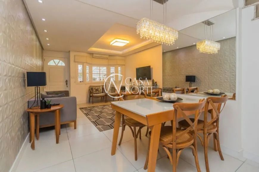 Casa à venda com 3 quartos, 117m², 1 suíte, 2 vagas, Rua Padre Bruno Francisco Durayski no bairro Jardim Itu em Porto Alegre