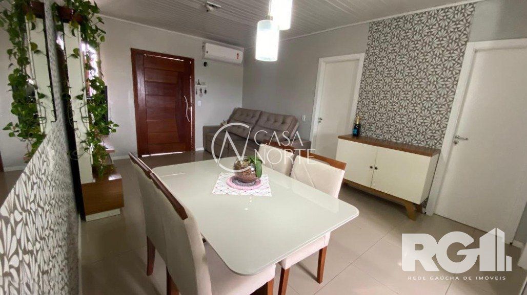 Casa à venda com 2 quartos, 56m², 3 vagas, Rua Seis de Novembro no bairro Mário Quintana em Porto Alegre