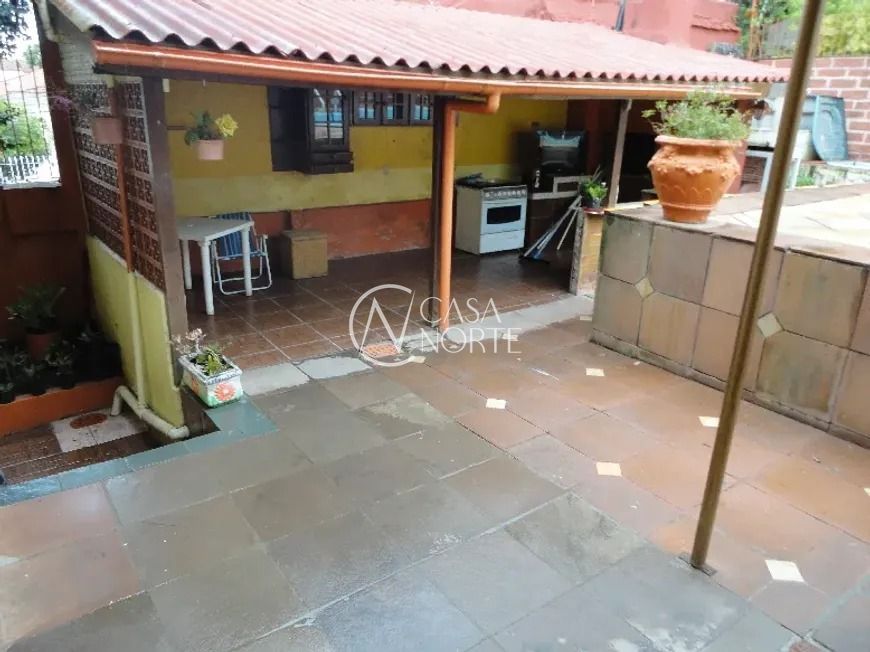 Casa à venda com 3 quartos, 200m², 1 suíte, 3 vagas, Travessa Orion no bairro Cristo Redentor em Porto Alegre