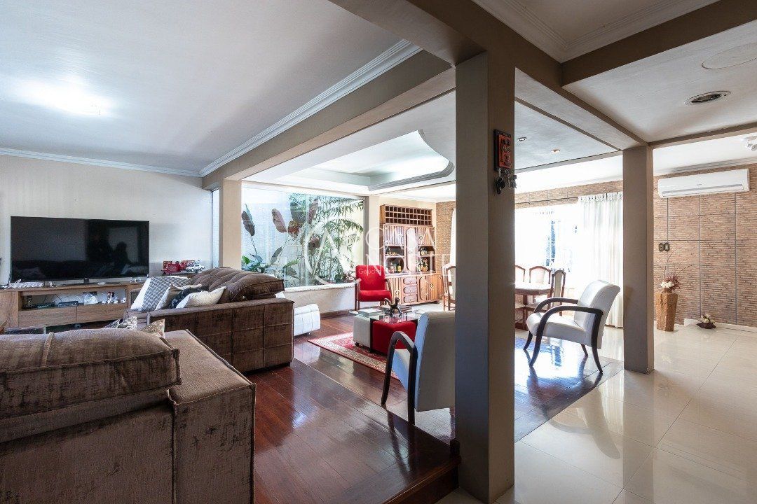 Casa à venda com 3 quartos, 256m², 1 suíte, 2 vagas, Rua Paulo Derly Strehl no bairro Espírito Santo em Porto Alegre