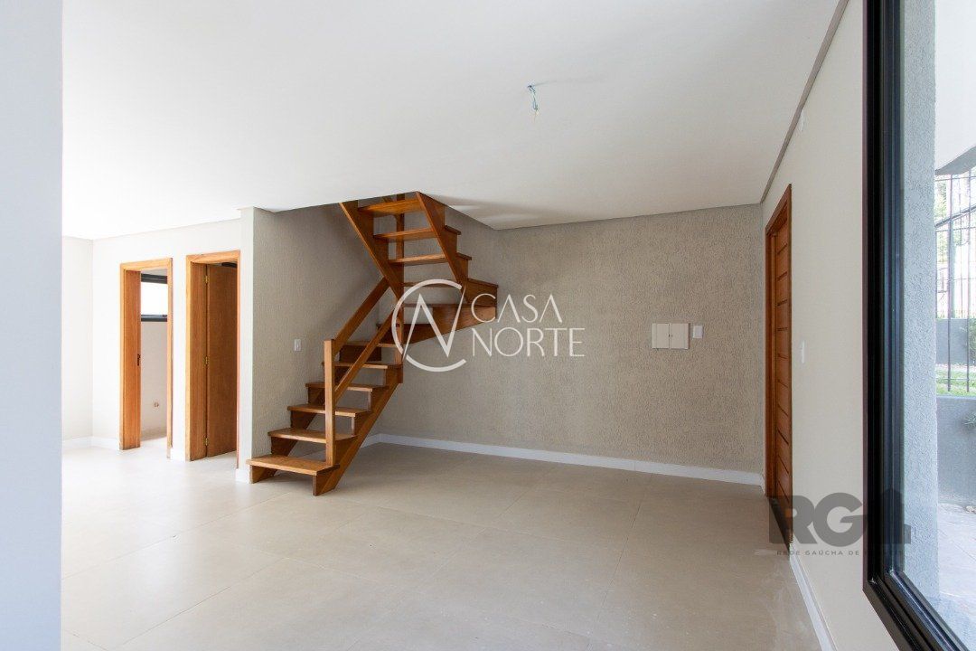 Sobrado à venda com 3 quartos, 96m², 1 suíte, 2 vagas, Rua Santa Vitória no bairro Tristeza em Porto Alegre