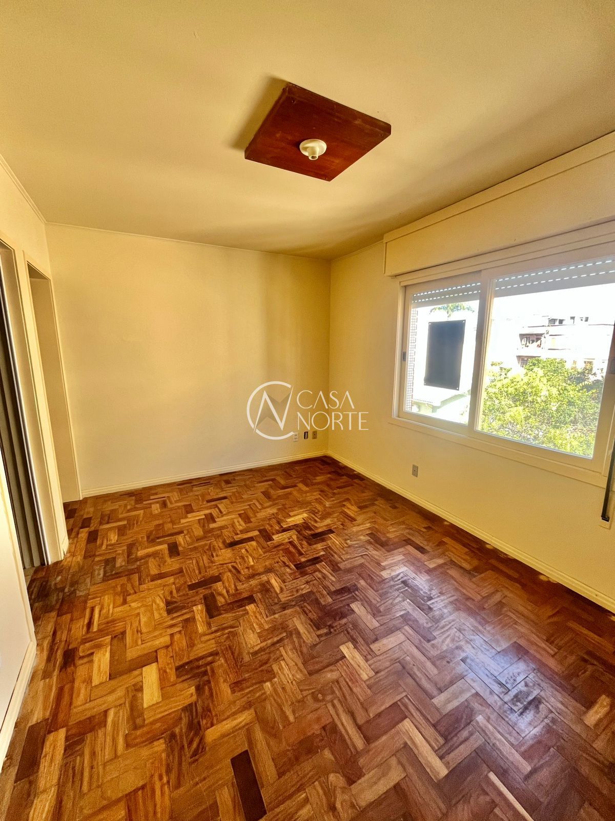 Apartamento à venda com 2 quartos, 72m², 1 vaga, Rua Açores no bairro Passo da Areia em Porto Alegre