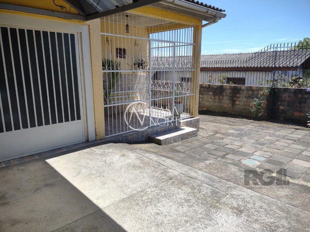 Casa à venda com 3 quartos, 265m², 4 vagas, Rua Padre João Batista Reus no bairro Vila Conceição em Porto Alegre