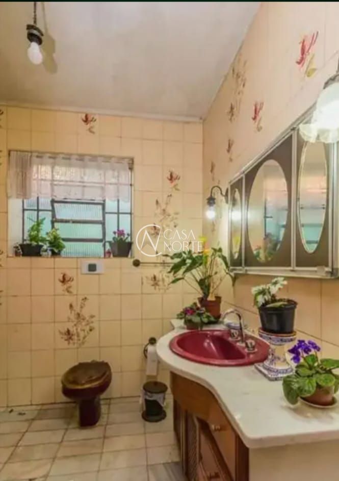 Casa à venda com 5 quartos, 315m², 3 suítes, 3 vagas, Rua Doutor Possidônio Cunha no bairro Vila Assunção em Porto Alegre