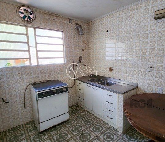 Terreno à venda com 4 quartos com 480m², 1 suíte, 3 vagas, Rua Miguel Couto no bairro Menino Deus em Porto Alegre