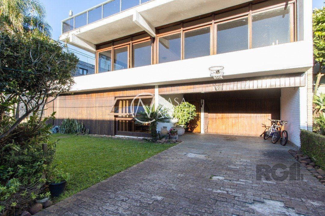 Casa de Condomínio à venda com 3 quartos, 375m², 1 suíte, 4 vagas, Rua Sinke no bairro Santa Tereza em Porto Alegre