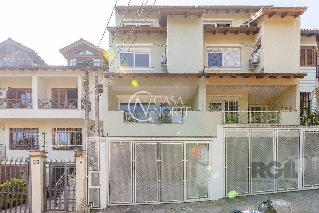 Casa à venda com 3 quartos, 236m², 1 suíte, 2 vagas, Rua Dona Paulina no bairro Tristeza em Porto Alegre
