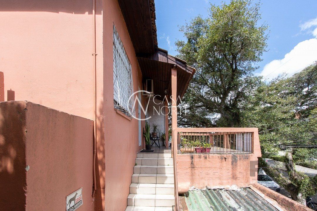 Casa à venda com 2 quartos, 90m², 2 vagas, Avenida Capivari no bairro Cristal em Porto Alegre