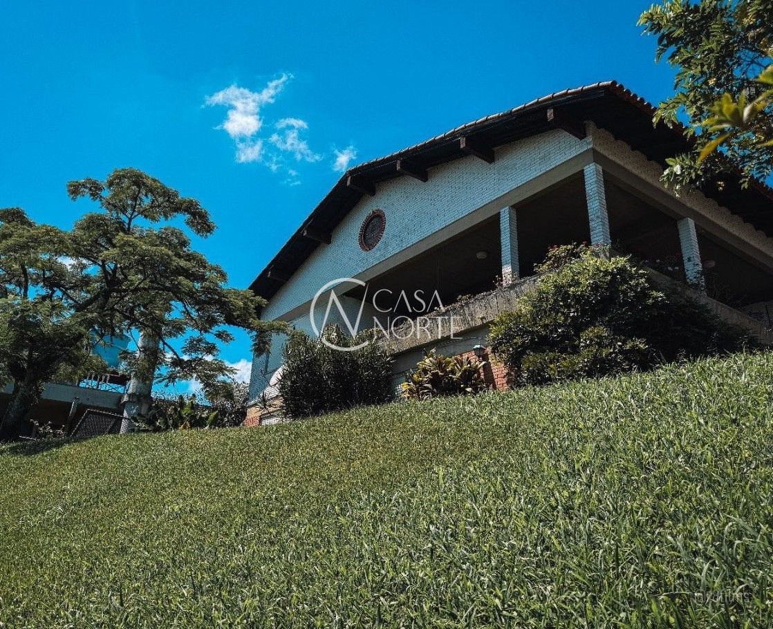 Casa à venda com 7 quartos, 463m², 2 suítes, 8 vagas, Rua Coronel Gomes de Carvalho no bairro Sétimo Céu em Porto Alegre