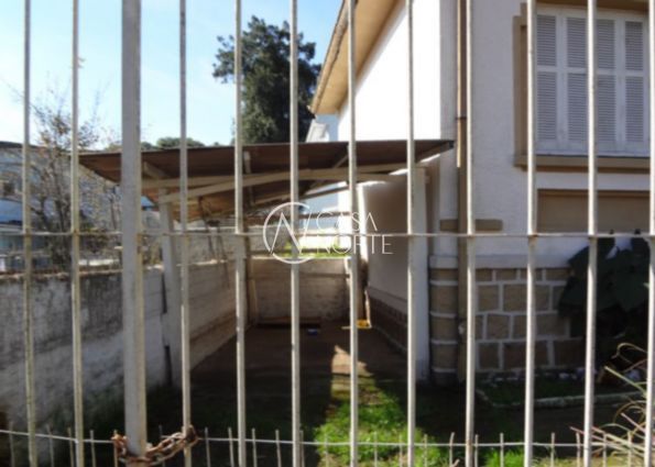 Casa à venda com 3 quartos, 160m², Avenida São Borja no bairro Nonoai em Porto Alegre