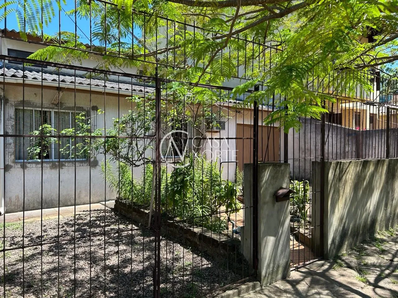 Casa à venda com 2 quartos, 150m², 2 vagas, Rua Coelho da Costa no bairro Nonoai em Porto Alegre