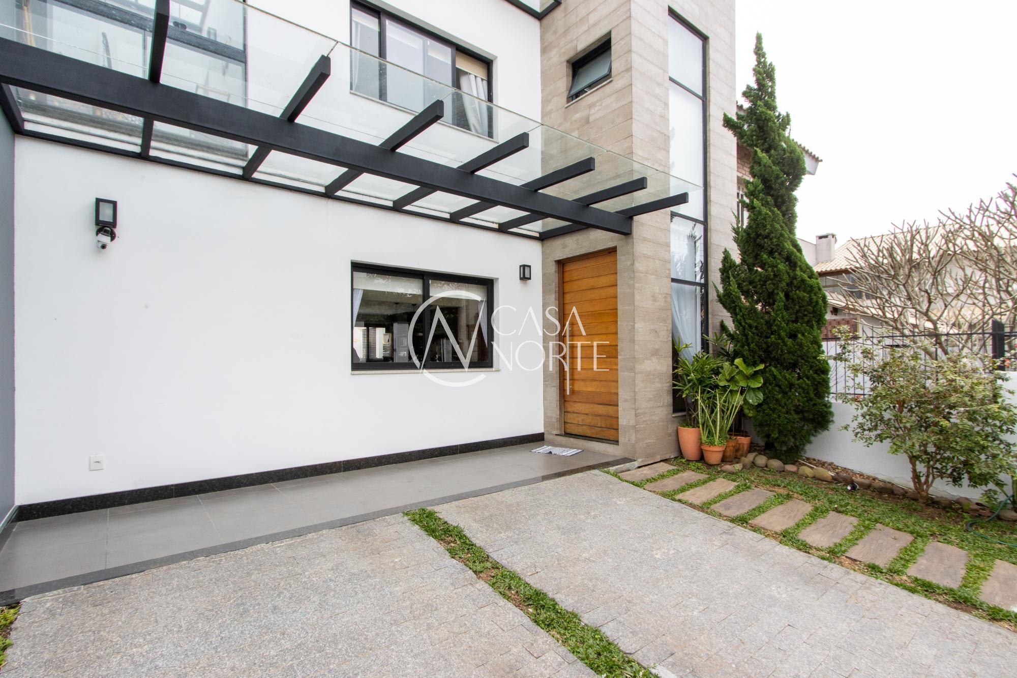 Casa à venda com 4 quartos, 179m², 2 suítes, 2 vagas, Rua Nestor José Nitschke no bairro Guarujá em Porto Alegre