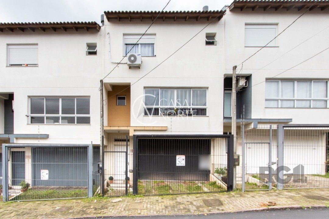 Casa à venda com 3 quartos, 195m², 1 suíte, 4 vagas, Rua Delfina da Cunha no bairro Camaquã em Porto Alegre