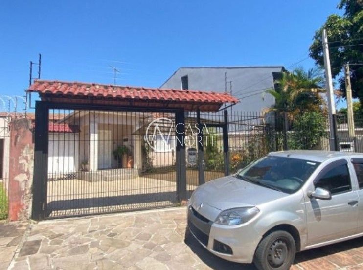 Casa à venda com 4 quartos, 350m², 8 vagas, Rua Afonso Arinos no bairro Camaquã em Porto Alegre