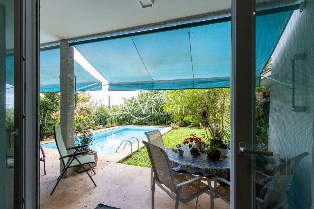 Casa à venda com 3 quartos, 456m², 2 suítes, 4 vagas, Rua Guato no bairro Vila Assunção em Porto Alegre