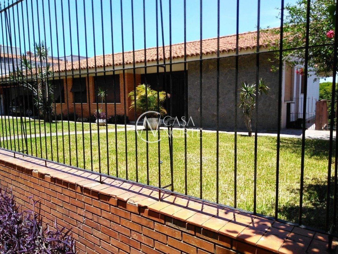 Casa à venda com 7 quartos, 400m², 1 suíte, 2 vagas, Rua Cariri no bairro Vila Assunção em Porto Alegre