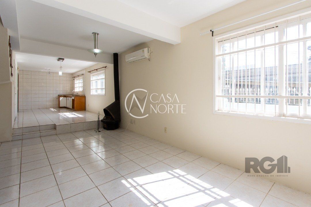 Casa à venda com 4 quartos, 284m², 1 suíte, 4 vagas, Rua Doutor Mário Totta no bairro Tristeza em Porto Alegre