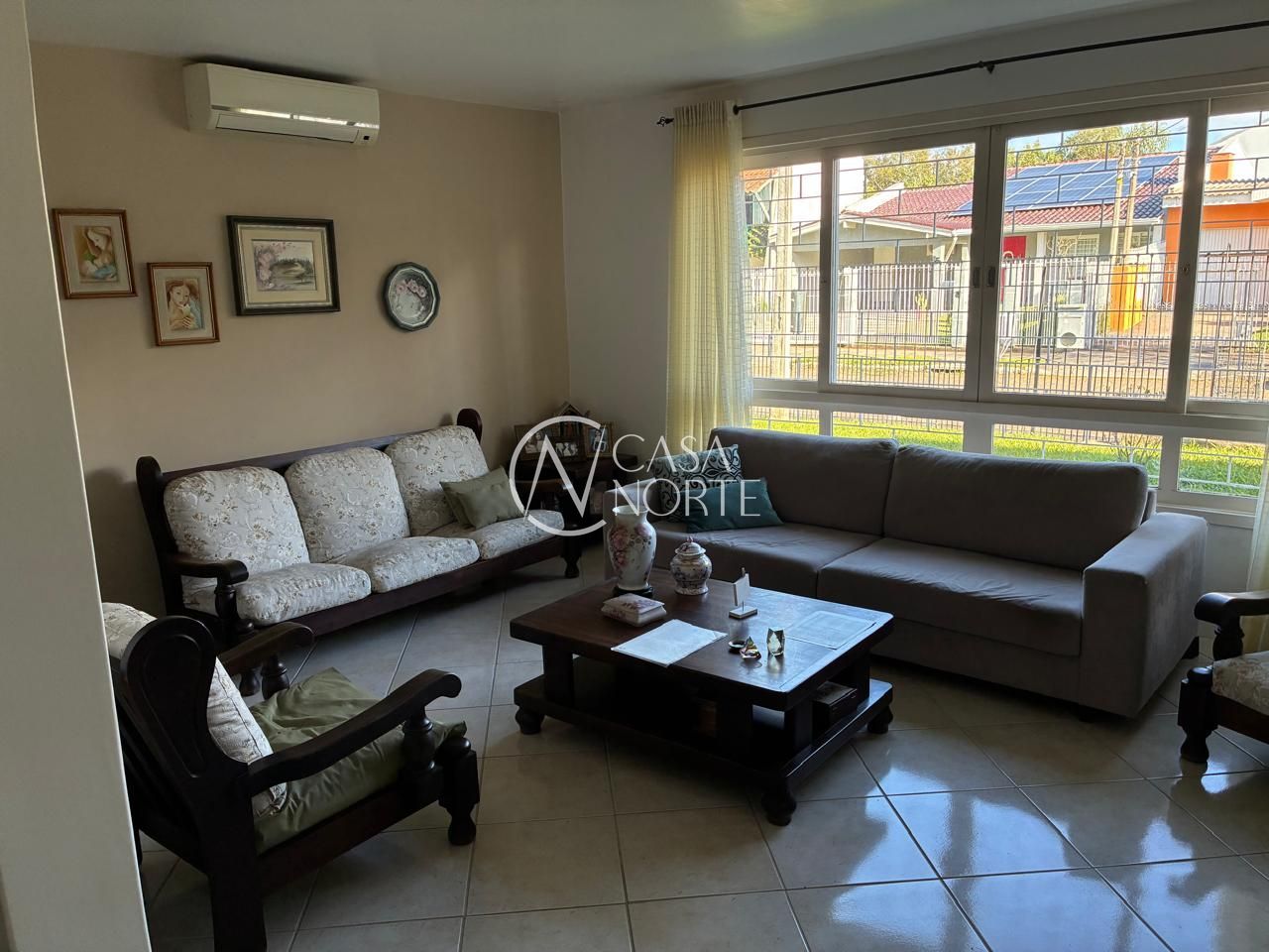 Casa à venda com 4 quartos, 300m², 1 suíte, 4 vagas, Rua Tiago no bairro Ipanema em Porto Alegre