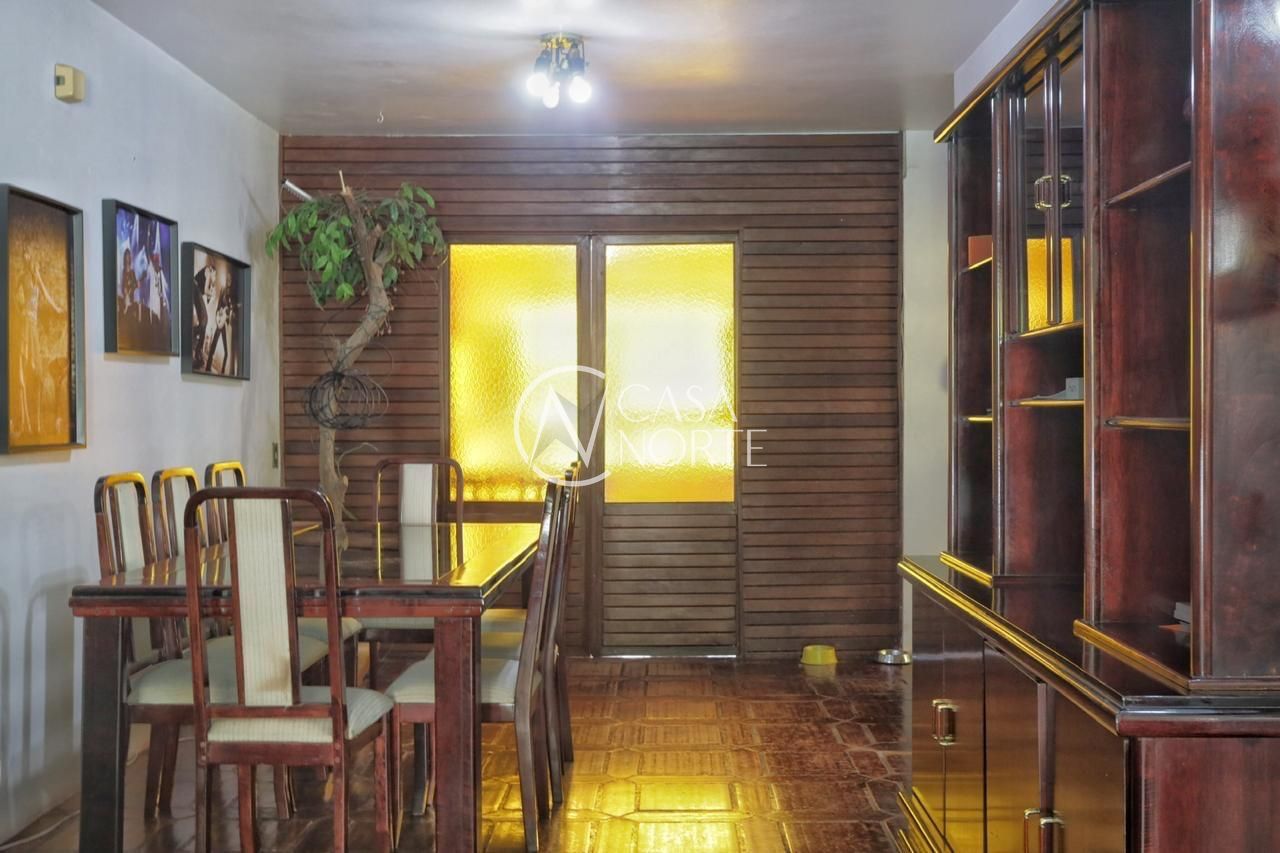 Casa à venda com 3 quartos, 276m², 1 suíte, 3 vagas, Rua Canto e Melo no bairro Nonoai em Porto Alegre