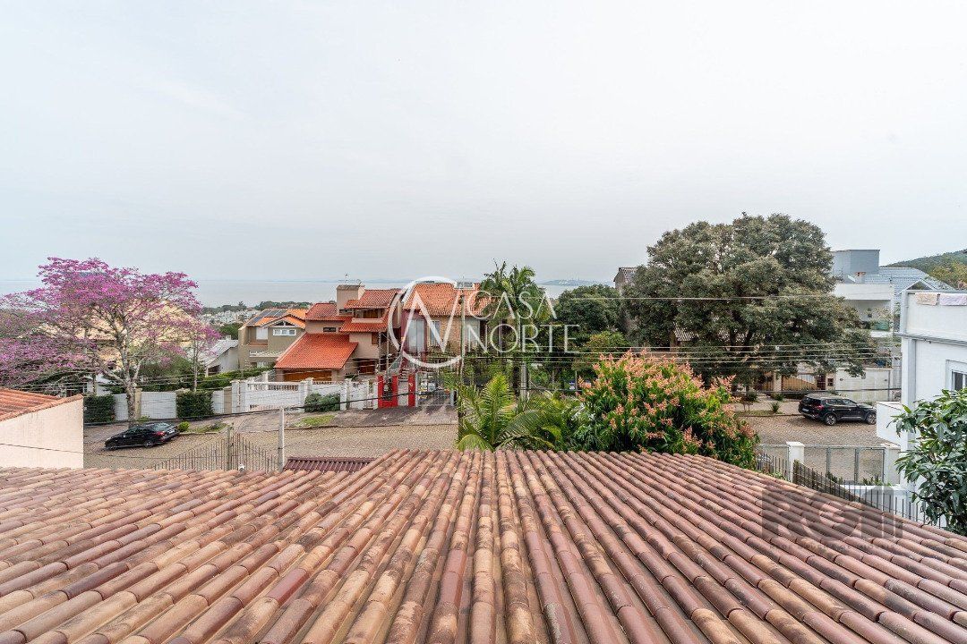 Casa à venda com 4 quartos, 646m², 2 suítes, 4 vagas, Doutor Arnaldo da Silva Ferreira no bairro Jardim Isabel em Porto Alegre