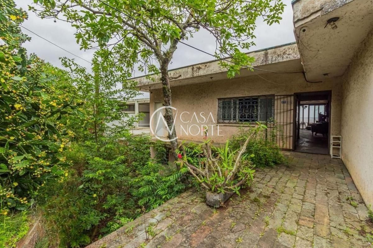 Casa à venda com 5 quartos, 561m², 1 suíte, 3 vagas, Rua Bororó no bairro Vila Assunção em Porto Alegre