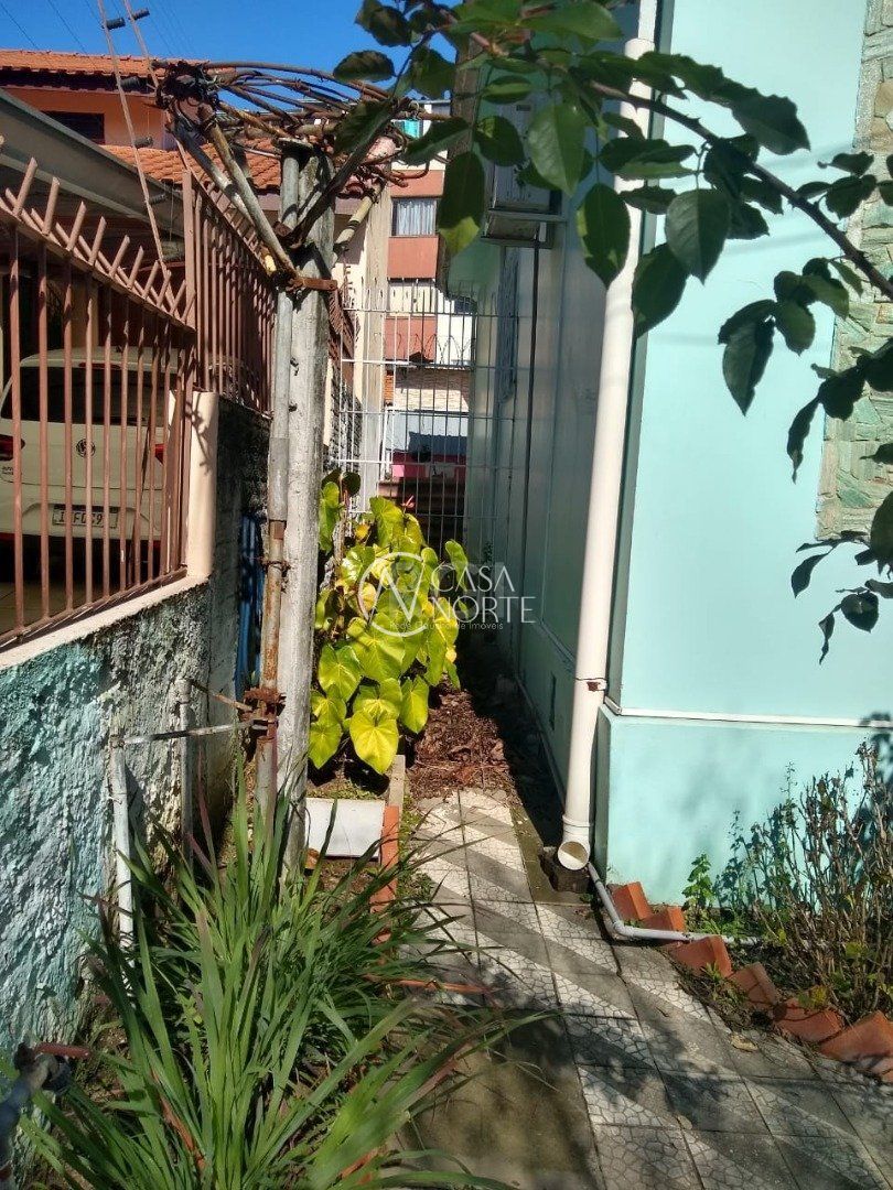 Casa à venda com 2 quartos, 165m², 4 vagas, Rua Miguel Couto no bairro Menino Deus em Porto Alegre