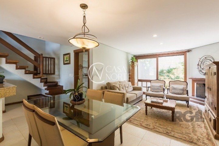 Casa de Condomínio à venda com 3 quartos, 219m², 1 suíte, 2 vagas, Rua Vicente Failace no bairro Tristeza em Porto Alegre